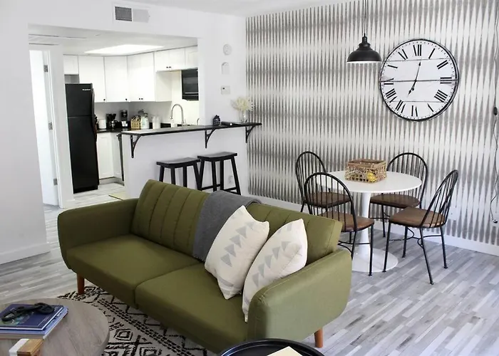 Upgraded Close To The Action Appartement *